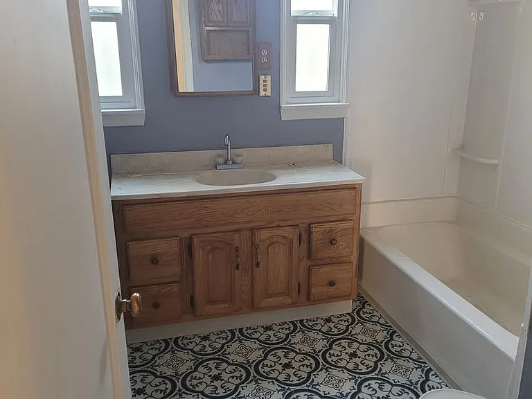 2348 Vine Ave — Photo 17