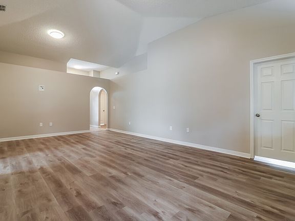 4th image of 10112 Maronda Dr