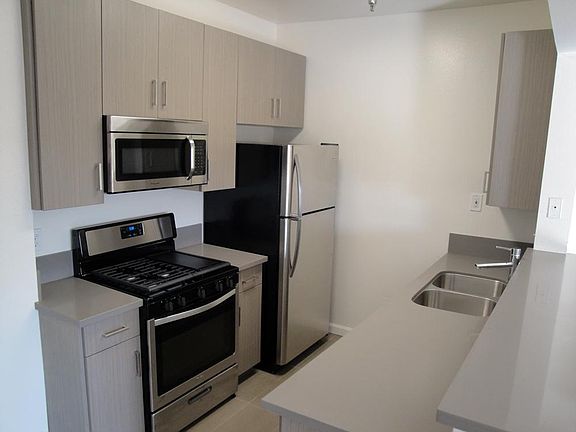 2nd image of 1210 Venice Blvd #306-D