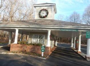 1002 Willow Pond Dr, Riverhead, NY 11901