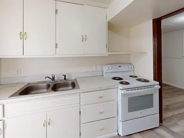 623 N 18th St APT 4, Bismarck, ND 58501