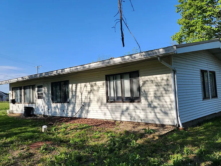 201 Woods Edge Ln — Photo 16