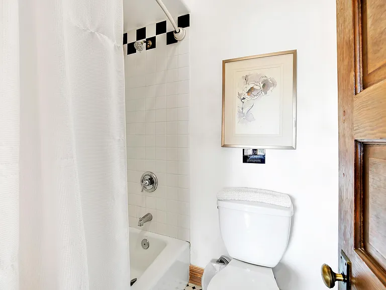220 Ash St — Photo 13