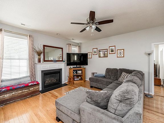 3rd image of 112 Thornfield Dr