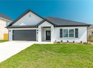 4860 W Triangle St, Fayetteville, AR 72704