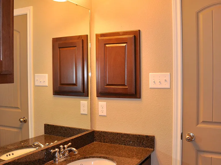 Suite 2 bathroom