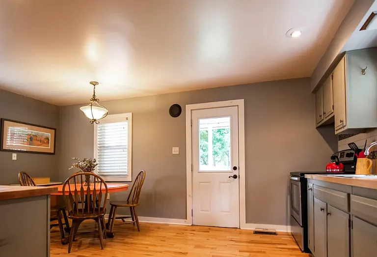 936 Henrietta St — Photo 3