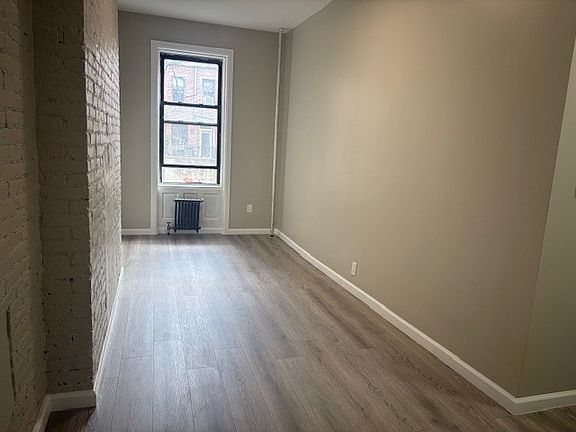 2nd image of 140 W 75th St #10