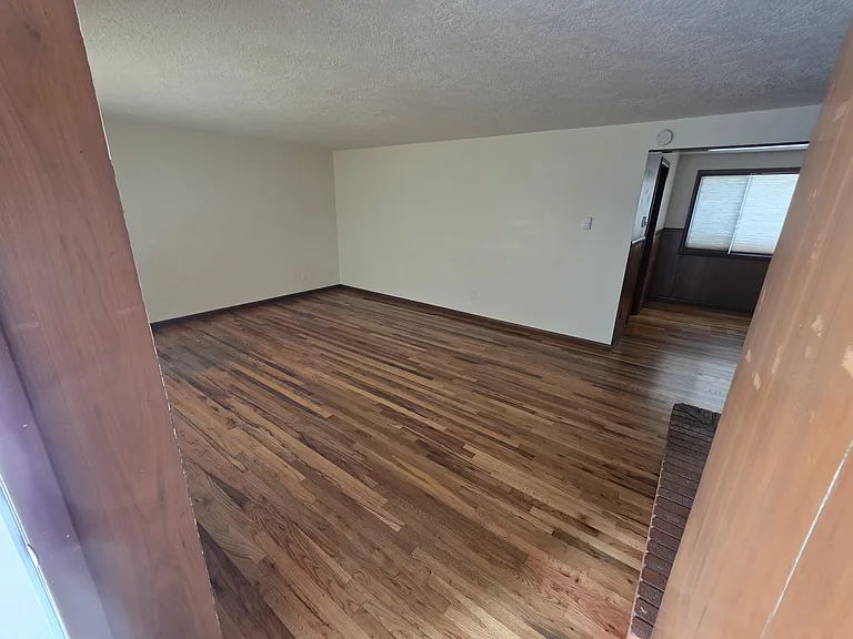 210 Stadium Dr S — Photo 10