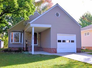 5843 Eldon Dr, Parma Heights, OH