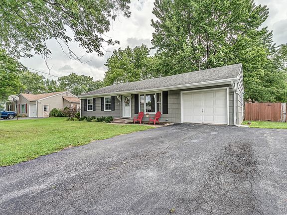 5th image of 11 Holly Ln