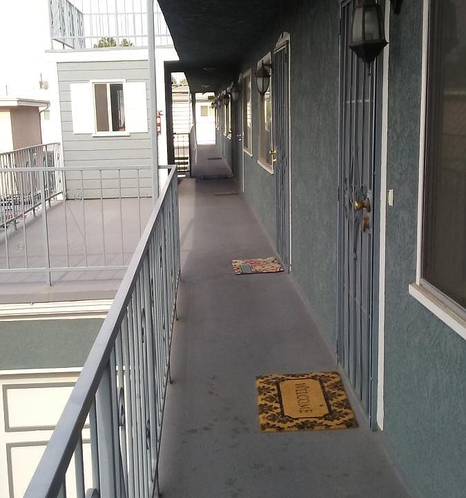 2nd image of 815 Myrtle Ave APT 2