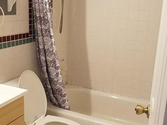 3rd image of 77 Anderson St Unit A