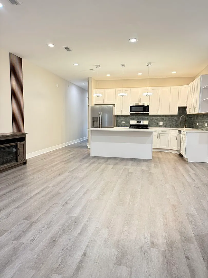 2 bed, 1300 sqft, $2,750 — Photo 4