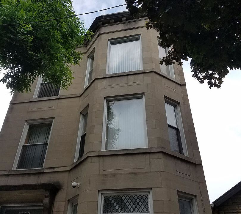 1st image of 2931 S Emerald Ave
