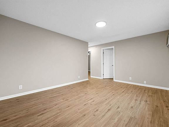 5th image of 114 Tandy Dr APT B