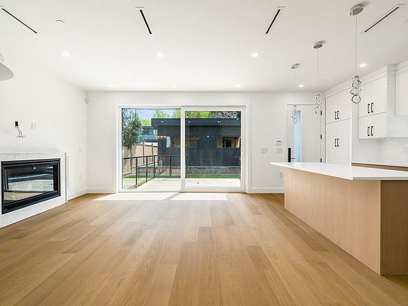 3rd image of 950 W 17th Ave #2