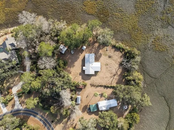 938 Piney Bluff Rd, Waverly, GA 31565