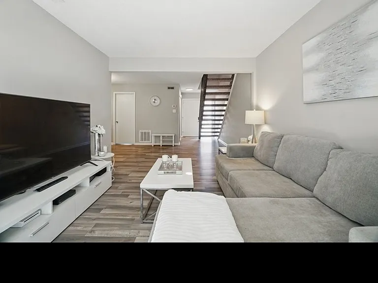 5009 Ashforth Ct — Photo 3
