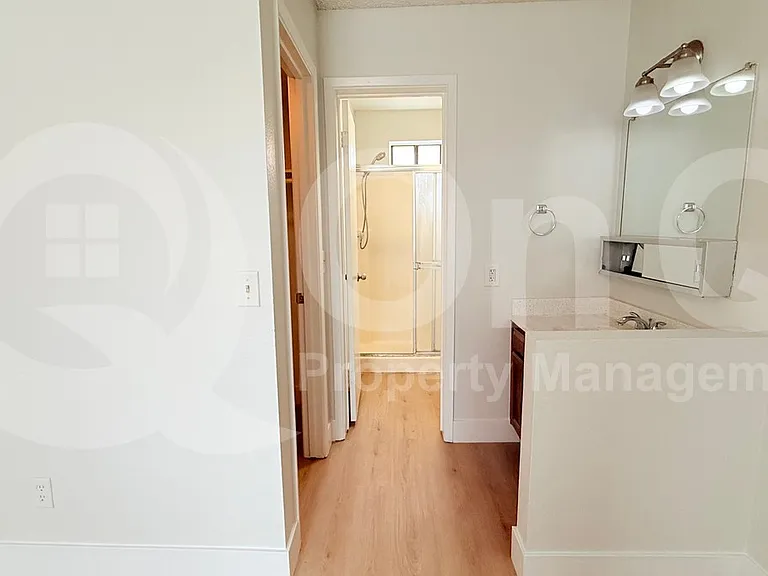 912 N Revere #202 — Photo 6