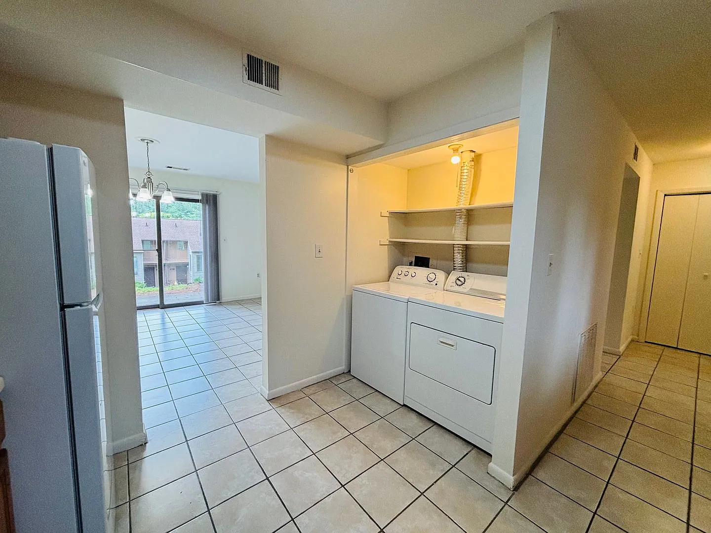 3 Bedroom 2.5 Bath Townhouse — Photo 4