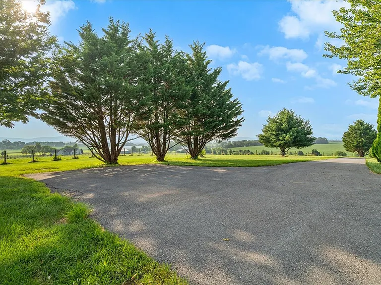 6110 Holter Rd — Photo 53