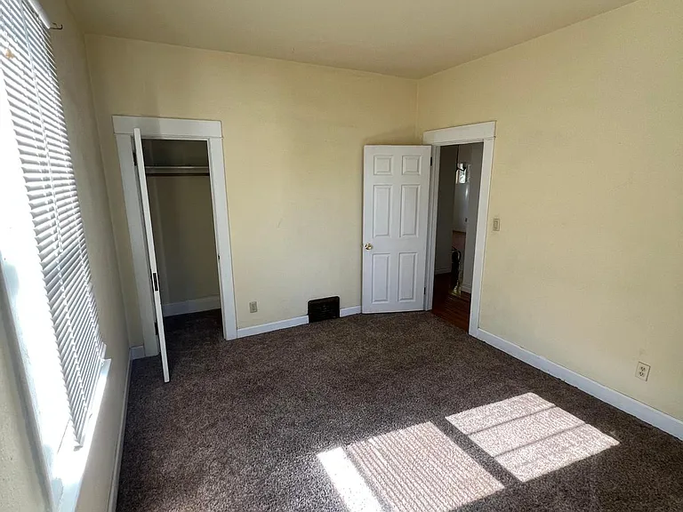 705 S 13th Ave — Photo 14