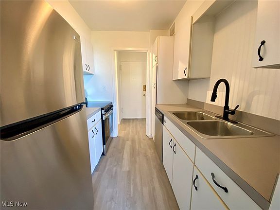 5th image of 11850 Edgewater Dr APT 518
