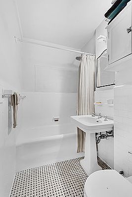 5th image of 81 Irving Pl APT 8A