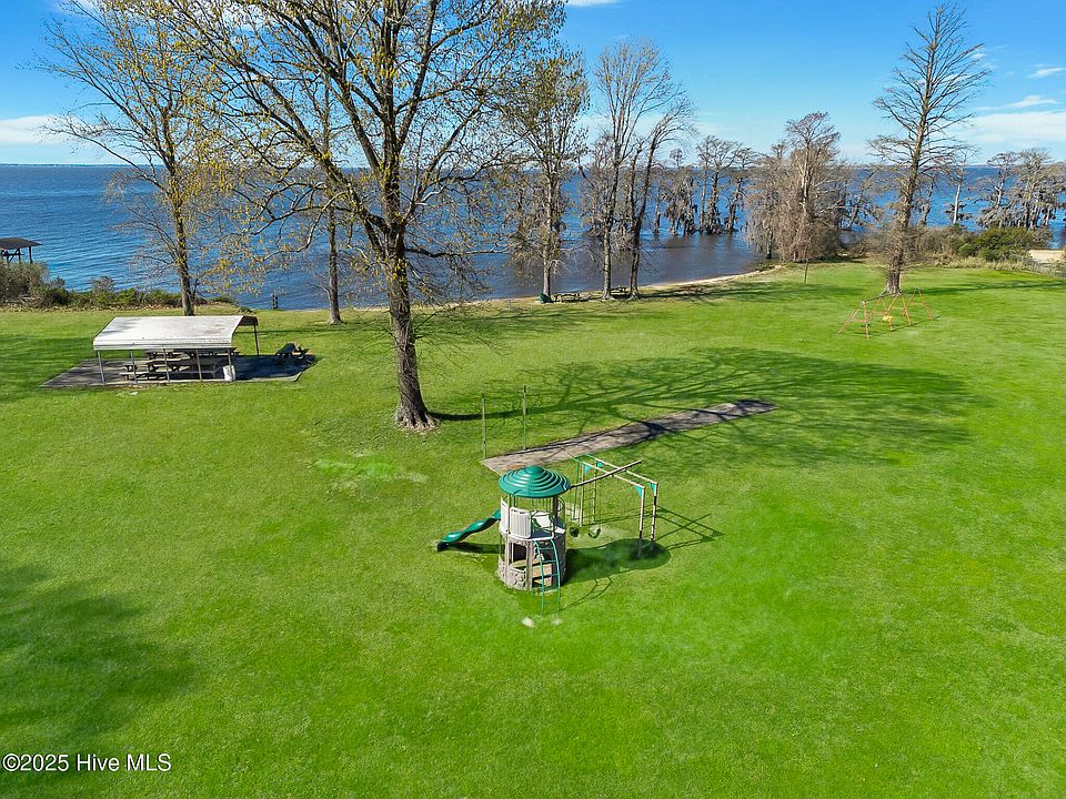 2nd image of 618 Soundside Road