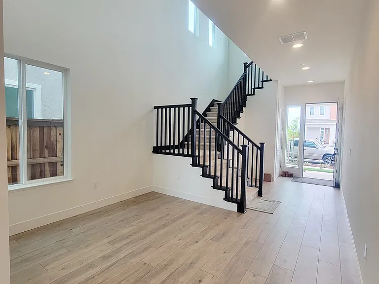 17479 Bushwick Ln — Photo 9