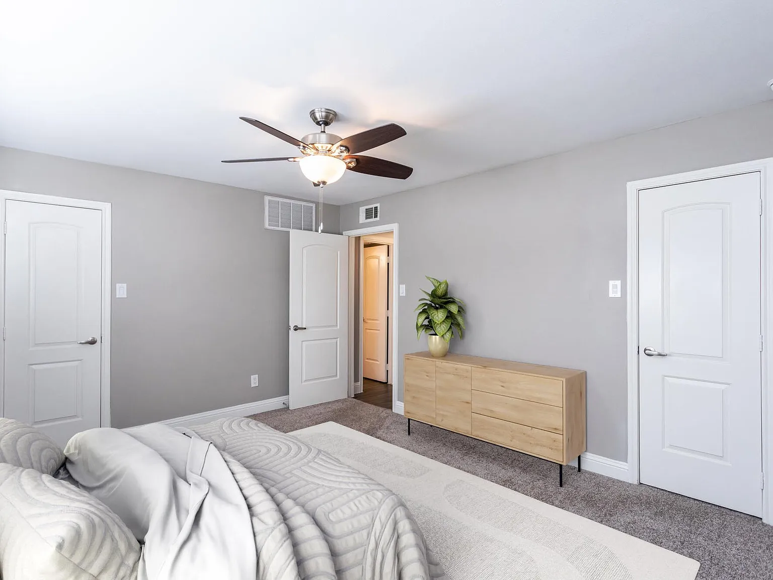 Stratford House Apartments — Photo 4