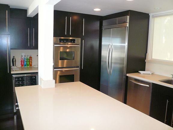Counter w/ reefer & dishwash