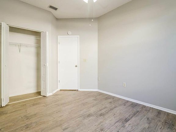 5th image of 906 McClintock St
