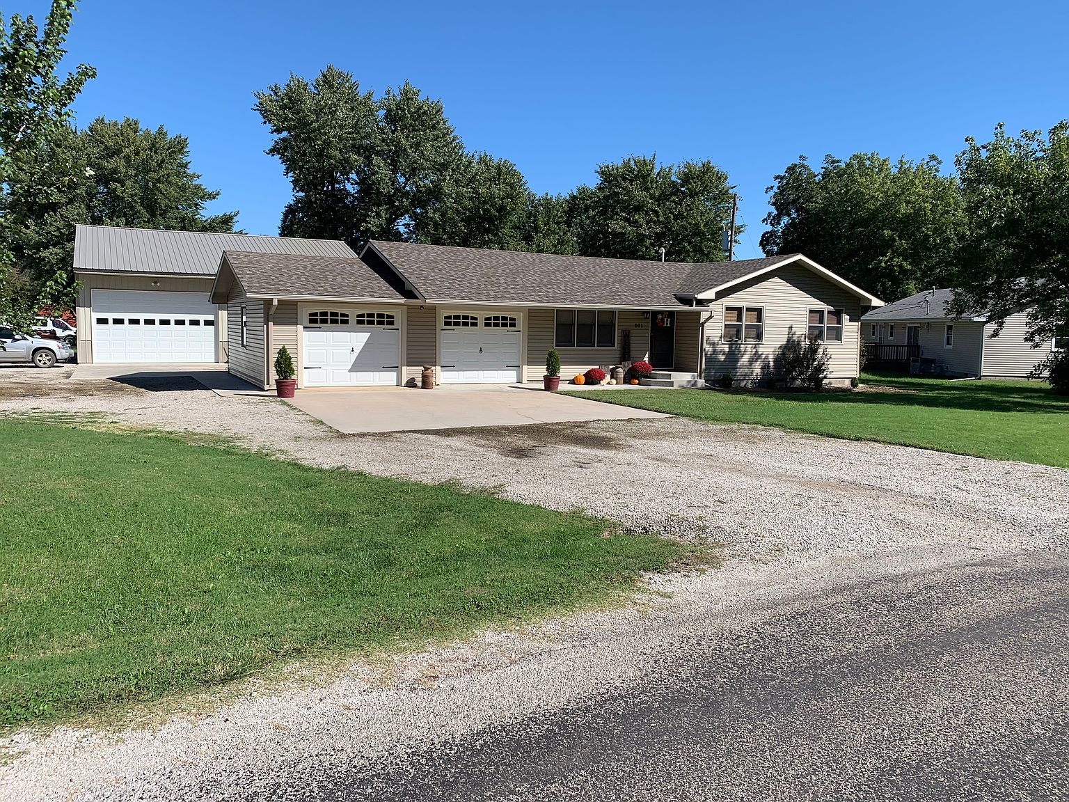 901 E 2nd St, Altamont, KS 67330 Zillow