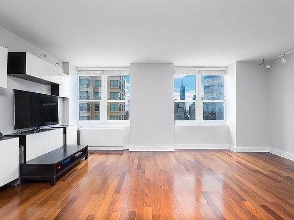 4th image of 88 Morgan St APT 3905