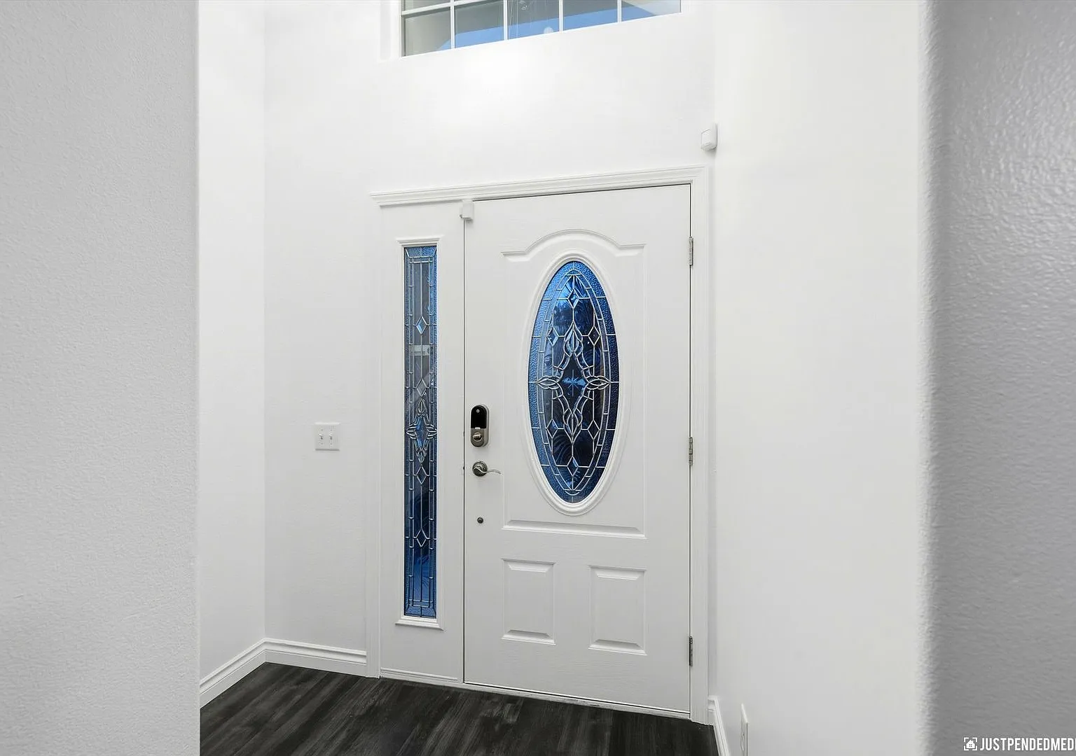 Modern 4-Bedroom Home in West Park with Fenced Yard — Photo 4