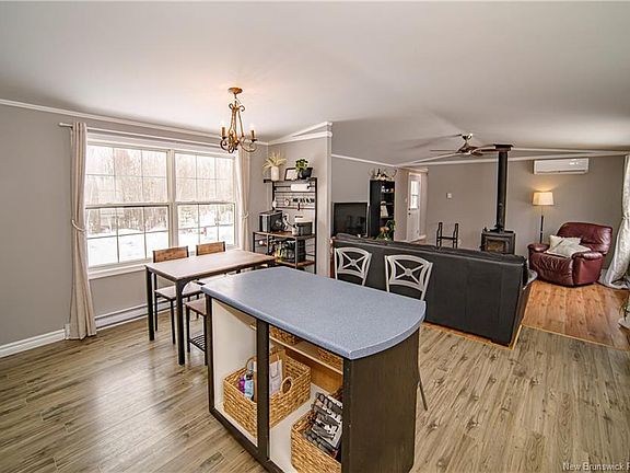 4th image of 1378 Post Rd