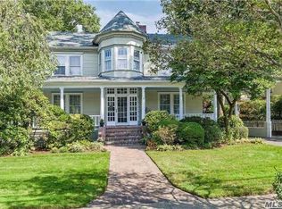 19 S Lewis Pl, Rockville Centre, NY 11570