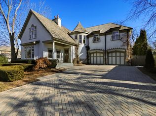 711 Moffett Rd, Lake Bluff, IL 60044