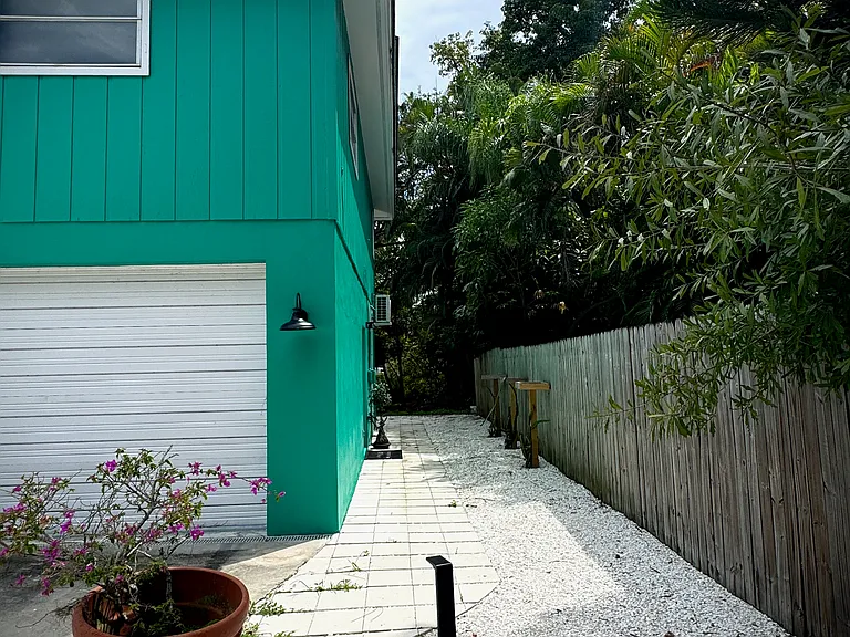 Private Unit Walkable to Downtown Bonita Springs!