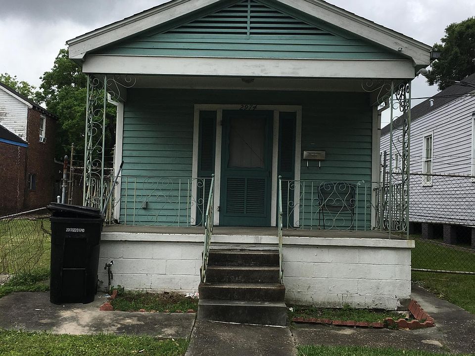 Single family home. Currently being landscaped in front!!