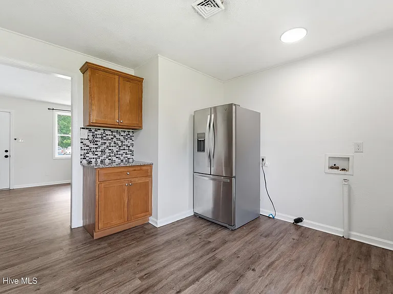1218 Davis St — Photo 8