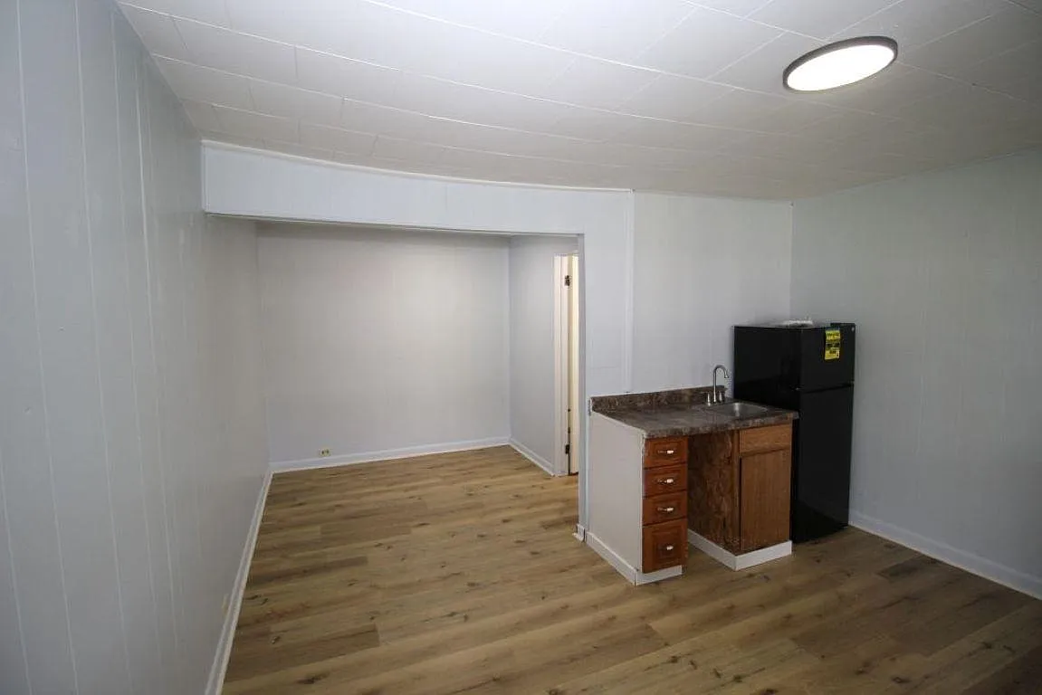 Studio, 300 sqft, $650 — Photo 3