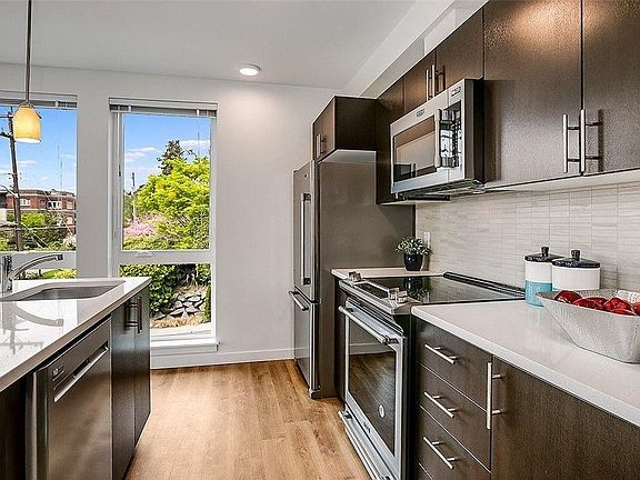 5th image of 750 11th Ave E Unit 305