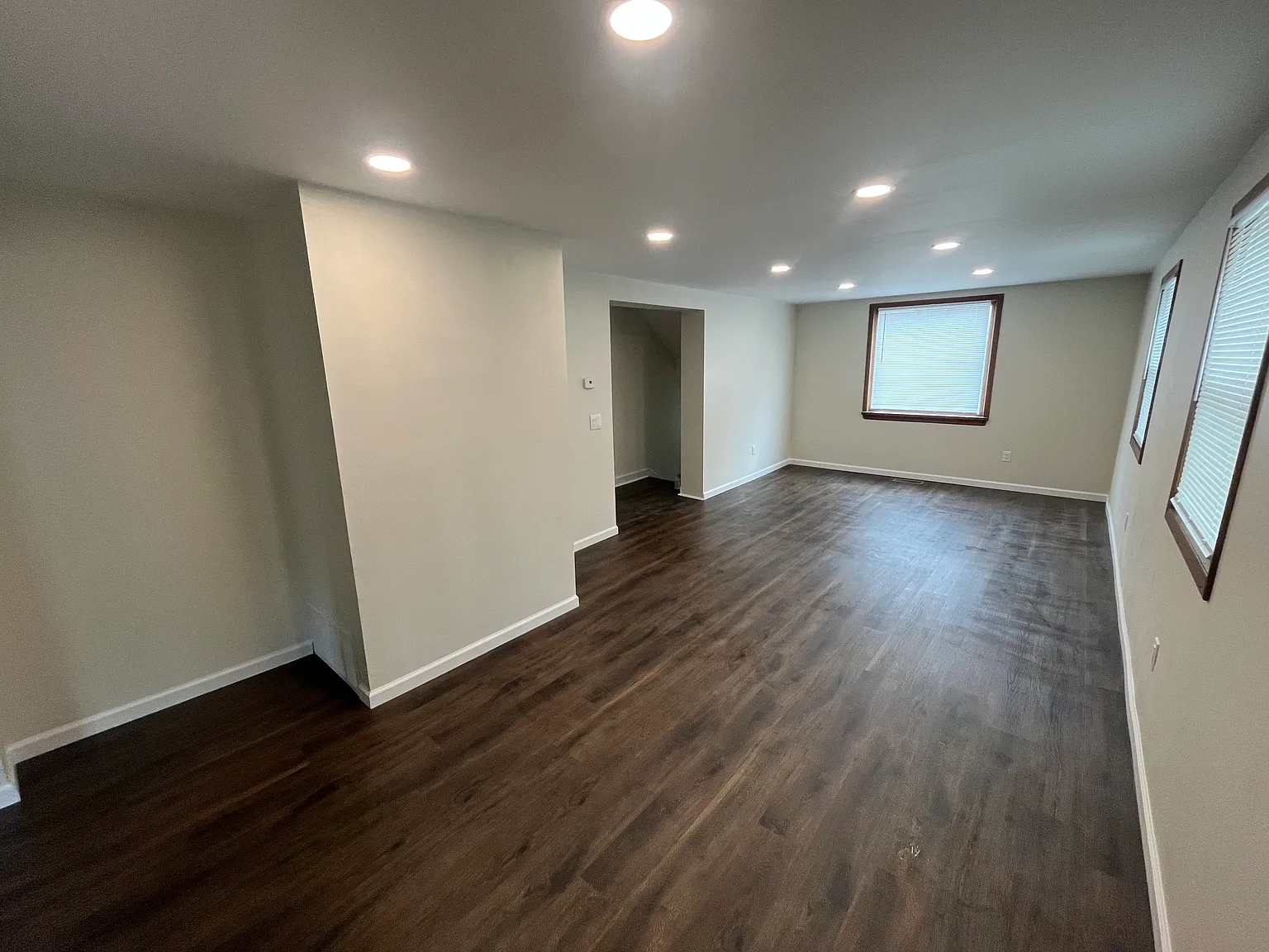3 bed, 1.5 bath, 1600 sqft, $1,900 — Photo 4