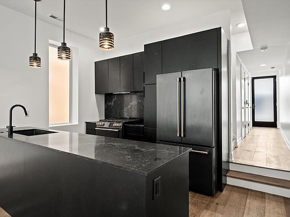 5th image of 2828 John R St