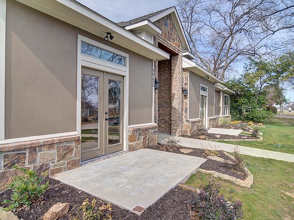 FRONT PATIO ON OF 5 PATIOS