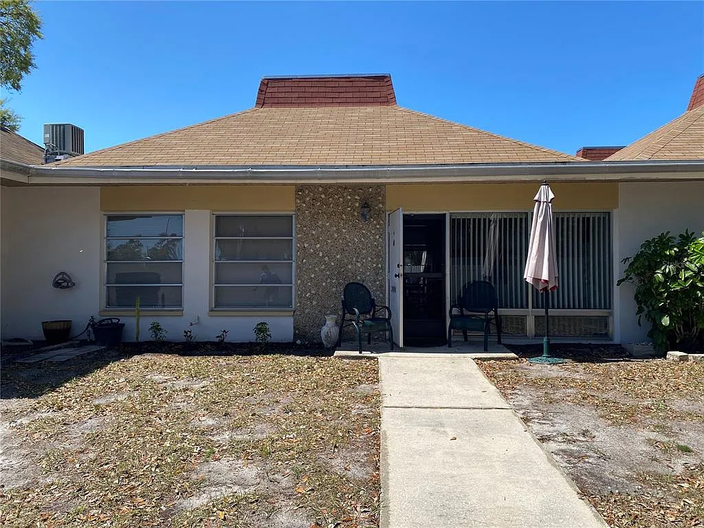 2 bed, 1.5 bath, 825 sqft, $1,350 — Photo 1
