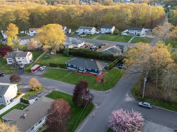 62 Canonchet Trl, Cranston, RI 02921